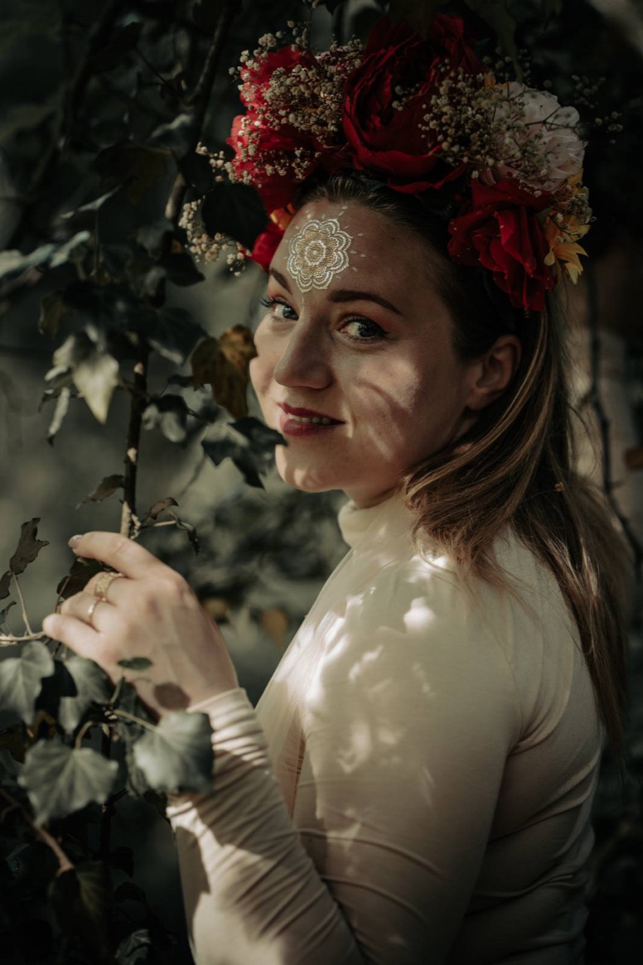Veronika Rausell Lerch s květinovou korunou